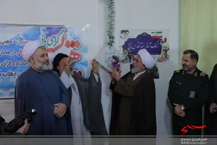 نواختن زنگ ۴۳ سالگی بسیج در حوزه علمیه اباصالح المهدی (عج)