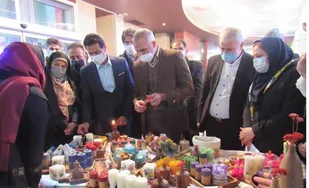 افتتاح نمایشگاه و فروشگاه بزرگ صنایع دستی بانوان شاهین شهری/ تصاویر