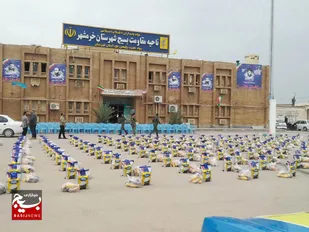 رزمایش کمک های مومنانه با اهدا ۱۵۰۰بسته معیشتی به نیازمندان خرمشهر