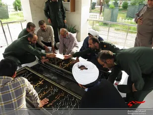 عطر افشانی و غبار روبی گلزار شهدای گمنام در دهه امامت و ولایت