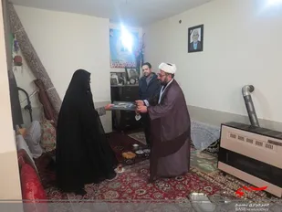 دیدار کارکنان بسیج دانشجویی با مادر "شهید حصاری"