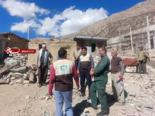بسیج مهندسین عمران و معماری سپاه فتح پای کار رفع مشکلات عمرانی روستای دلی رچ