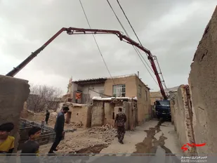 بتن ریزی واحدهای احداثی محرومان توسط بسیج سازندگی اراک در روستای بان