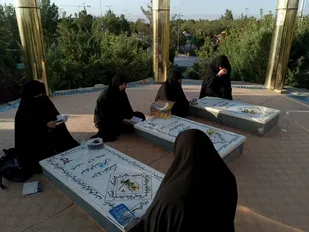 ادای احترام به مقام شامخ شهدا&zwnj;ی گمنام پارک بهاران میبد