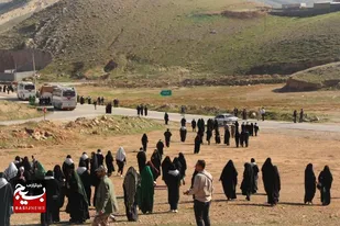 بازدید دانش آموزان لردگان و فلارد از یادمان شهدا بازی دراز