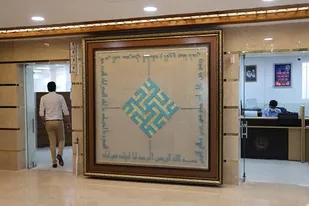 نصب بزرگترین خشت سفالی جهان در ساختمان جدید مدیریت شهری شاهرود+عکس