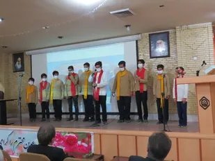 اجرای گروه سرود میثاق در بیمارستان شهید کارگریزد انجام شد