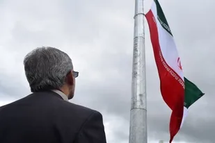 آئین اهتزاز پرچم مقدس جمهوری اسلامی ایران در شرکت مهندسی و نصب فیرمکو پارس همزمان با سراسر کشور برگزار شد