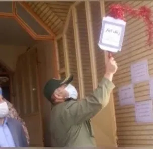 نواختن زنگ ایثار در مدرسه طالقانی چالدران