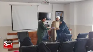 تقدیر از معلمان بسیجی توسط دفتر نمایندگی ولی فقیه فاریاب