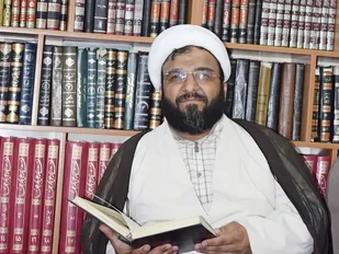 شهدای روحانی ، مصداق عالٍم عامٍل هستند