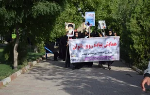 پیاده&zwnj;روی بانوان فامنینی به مناسبت هفته عفاف و حجاب