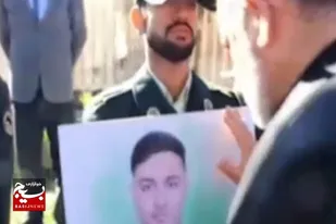 بوسه وزیر کشور بر قاب عکس ۱۱ شهید حادثه تروریستی در راسک