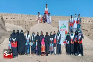 بازدید جوانان فعال جمعیت هلال احمر شهرستان ایرانشهر از قلعه ناصری به مناسبت ایام الله دهه مبارک فجر