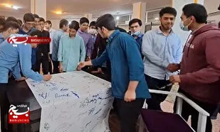 امضای طومار حمایت از مردم مظلوم فلسطین و غزه در مدارس قم