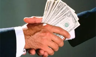یقه سفیدان برخی از تصمیم گیرندگان را تحت تاثیر قرار می دهند