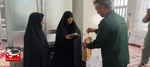 دیدار و تجلیل مسئولین بسیج با خانواده معظم شهید ناصری مقدم در هفته بسیج