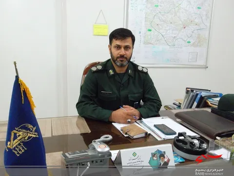 فعالیت بیش از۵۰ نفر از بسیجیان در  گروه‌های جهادی تولید ماسک ولباس بیمارستانی در خمین/ بسیجیان پیشگامان خدمت به مردم علیه ویروس کرونا