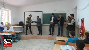 معلمان مصداق بارز روح بلند تجلی و پرواز یک انسان از پایین ترین سطح ممکن به قله های ترقی و رشد می باشند