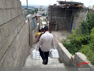 طبخ و توزیع یک هزار پرس غذای گرم در مناطق محروم البرز توسط حوزه بسیج 121 شهید باکری