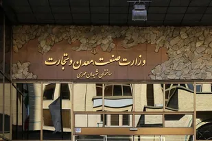 بی&zwnj;رغبتی گزینه&zwnj;های دولت برای حضور در وزارت صمت/ پاسکاری &laquo;بازار رها شده&raquo; بین روحانی و جهانگیری