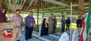 غبارروبی قبور شهداء قطعه مدافعان حرم در اهواز