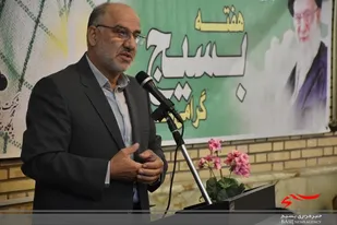 امروز حضور ایران در منطقه تعیین کننده است/ جامعه کارگری استان مرکزی دارای روحیه ای بسیجی و انقلابی است/ کارگران در میدان های دفاع از ارزش های اسلامی پیشگام هستند