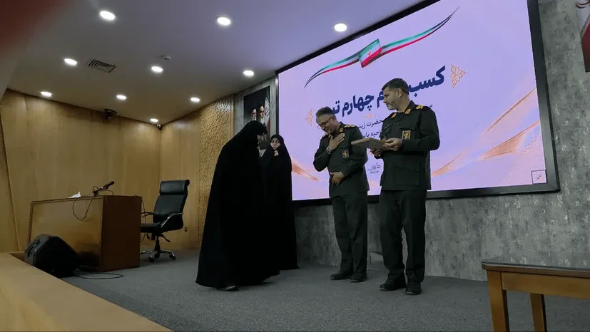 رقابت ۲۵ گردان کوثر در مشهد برای سنجش آمادگی نظامی و امدادی بانوان بسیجی