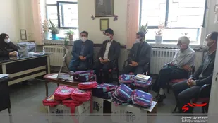 اهدای ۹۰ بسته لوازم التحریر به مدارس روستای حسین&zwnj;آباد عاشوری