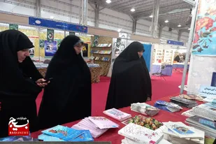 بازدید مسئول بسیج جامعه زنان کشور از نمایشگاه ملی کتاب دفاع مقدس در همدان