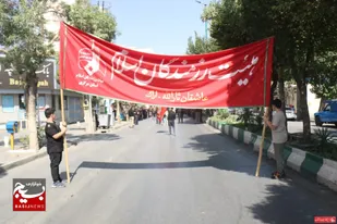 آماده سازی و تدارک ویژه برگزاری مراسمات عزاداری دهه اول محرم/رزمندگان اراکی حسینیه ثارالله را سیاه پوش می کنند