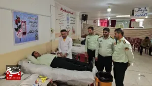 اهدای خون پرسنل نیروی انتظامی زرند به مناسبت هفته ناجا