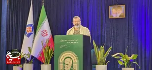 ما اقتدار و در وسط میدان عمل ایستادن را از مرد میدان آموخته ایم&nbsp;