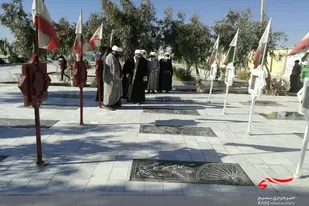 غبار روبی گلزار شهدا توسط طلاب بسیجی زابل