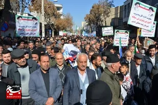 هزاران نفر از مردم میانه سالگرد پیروزی انقلاب اسلامی را جشن گرفتند