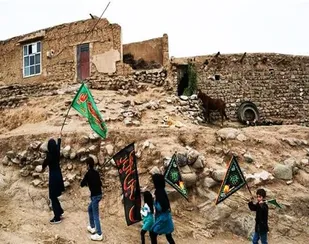 حی علی العزای حسینی؛ برپایی خیمه هایی با رنگ عشق به سالار شهیدان توسط نوجوانان روستاهای زنجان