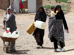 برخی روستاها امکانات اولیه زندگی ندارند