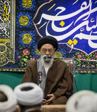 اقامه نماز در جامعه، در گرو صیانت از ارزش&zwnj;های دینی است