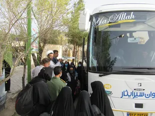 زائران راهیان نور نایینی در قالب یک کاروان به میهمانی شهدا عزیمت نمودند.