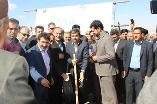 کلنگ زنی مجتمع تولید آهک در شهرستان کیار