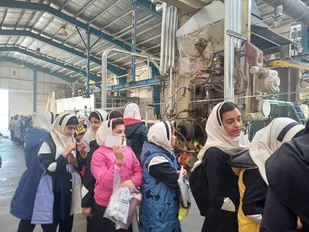 اردوی راهیان پیشرفت بسیج دانش آموزی در کارخانه آفتاب پلاست گرمسار برگزار شد