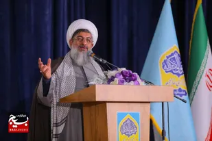پرچم&zwnj;داری دهه هشتادی&zwnj;ها و نودی&zwnj;ها در ستاد نماز جمعه شهرستان ساوجبلاغ/شبکه نماز جمعه، سد محکم جامعه در برابر هجمه&zwnj;های فرهنگی دشمنان است