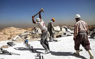مدیران کارخانه&zwnj;هایی که بخش خصوصی واگذار شده به کارگران سلیقه&zwnj;ای حقوق می&zwnj;دهند