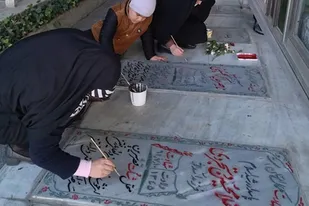رنگ آمیزی و غبارروبی گلزار شهدای چهارصد دستگاه کرج به یاد سردار دل ها