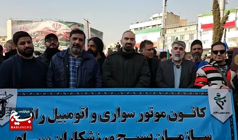 جامعه ورزش ایران نمی‌گذارد پرچم کشورمان به دست نااهلان بیفتد