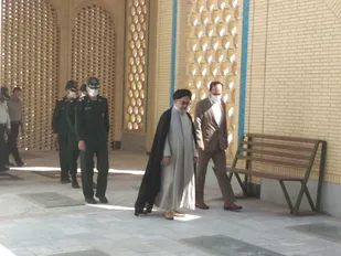 غبار روبی گلزار شهدای ابرکوه به یاد حماسه خونین شهر