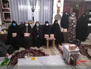 تجلیل خواهران بسیجی شاهرود از خانواده شهدا+ تصاویر