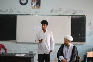 مشق مطهری نسل چهارم انقلاب در شوش / الگوگیری از افکار شهید مطهری برای تربیت نسل جدید امری مهم است