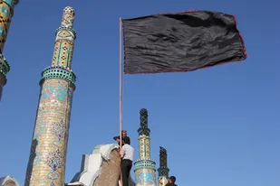 سیاهپوشان صحن و سرای ابن الرضا(ع) به مناسبت فرارسیدن عزای حسینی