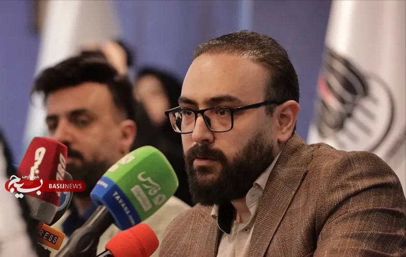 کاظم‌تبار: ۷۰ درصد آثار جشنواره درباره جنگ اخیر است / رونمایی از ۲۵۵ روایت و مجموعه نمایشنامه «۸ صحنه از جنگ رمضان»